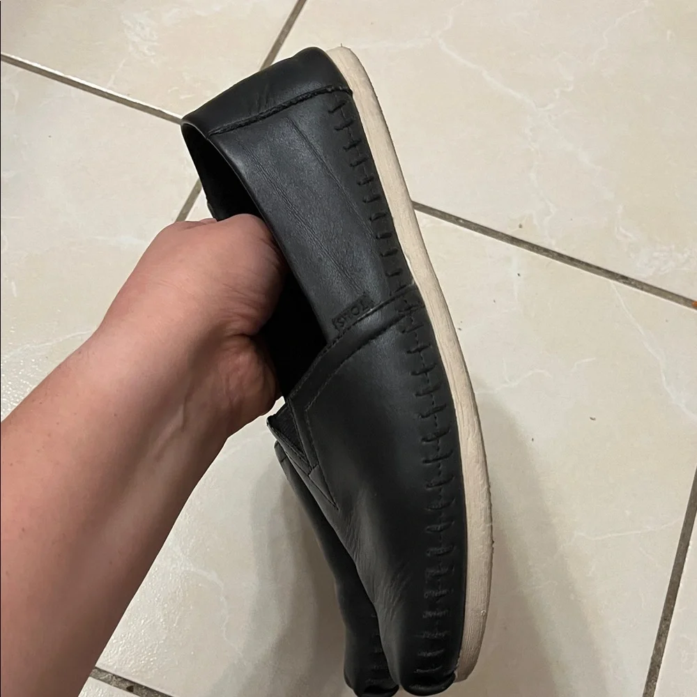 Toms Women's Black Leather Slip-On Loafers - Picture 5 of 8